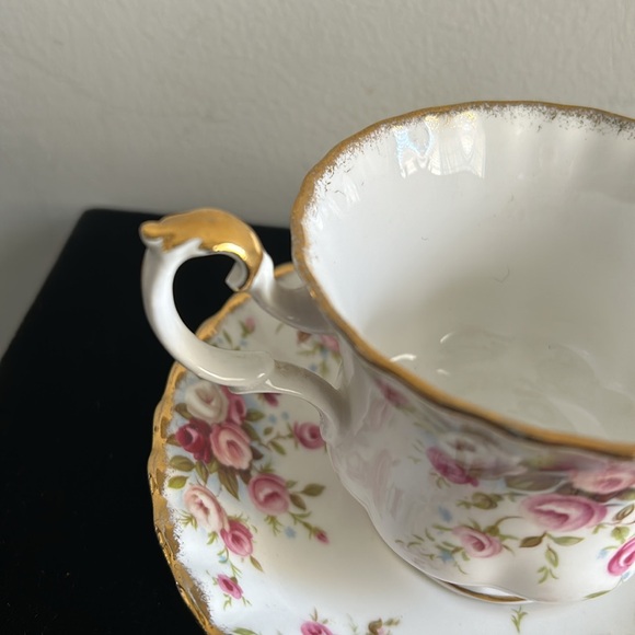 Royal Albert, Bone China Cottage Garden Vintage Tea Cup Set - Picture 3 of 9